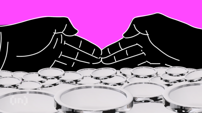 Which Altcoins Are Investors Accumulating Amid Market Fear? Which Altcoins Are Investors Accumulating Amid Market Fear?